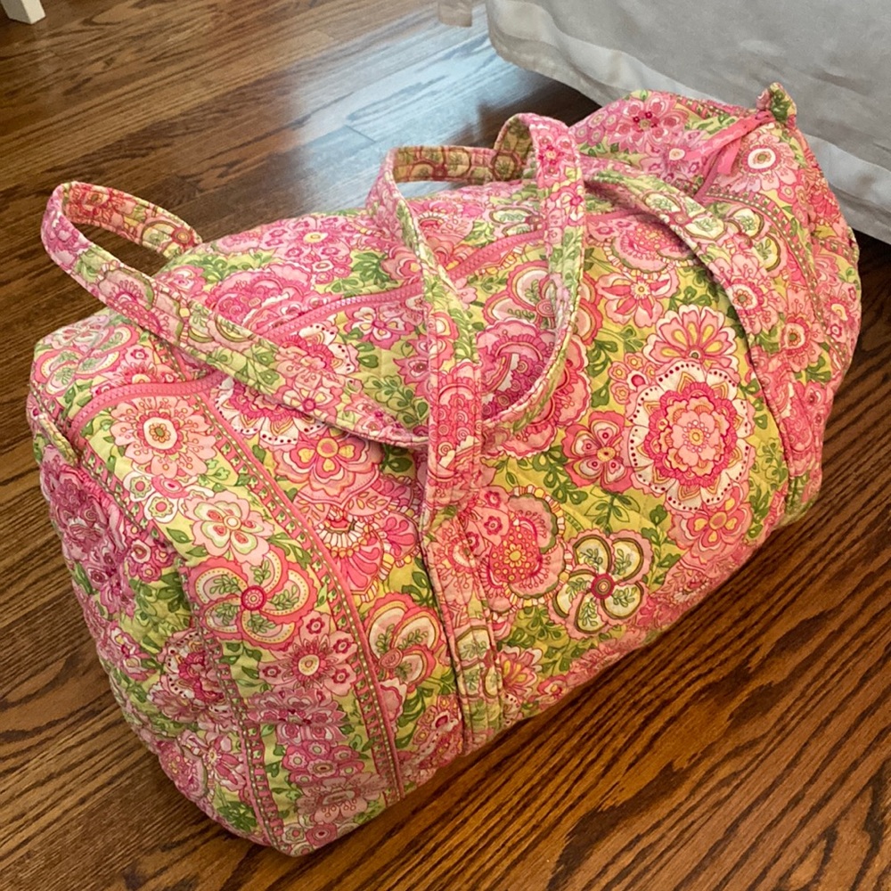 Vera Bradley large duffle- great used condition!